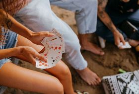 game bài di động Debet
